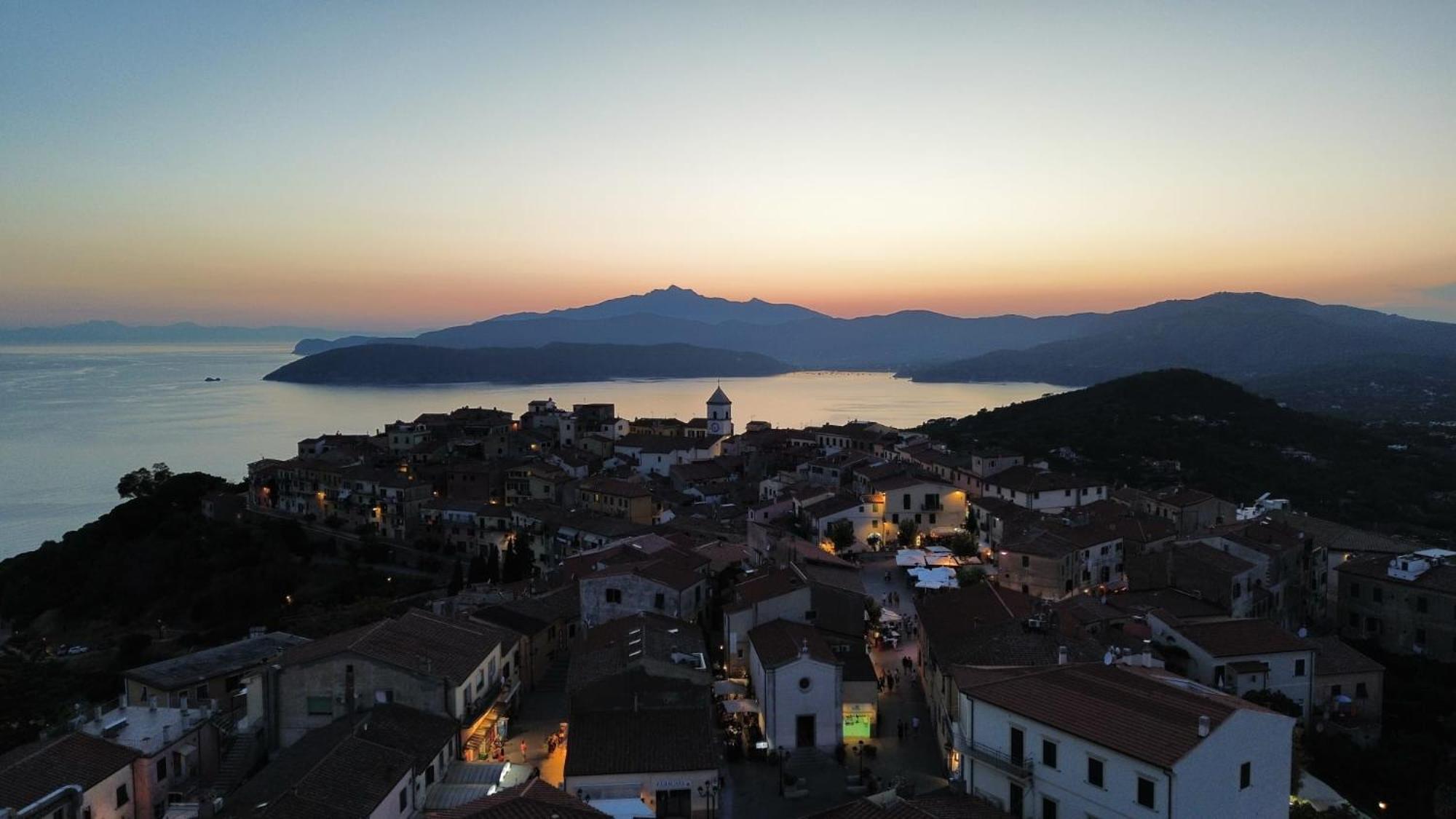 Casa Maddi Casa Vacanze Con Vista Mare Vicinissima Al Centro Capoliveri  Dış mekan fotoğraf